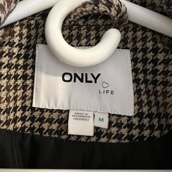 Fall coat - Picture 2 of 2